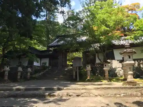 西明寺の山門