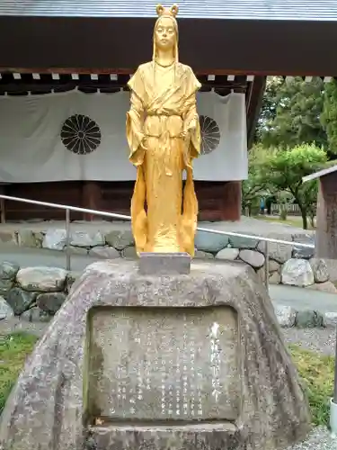 伊曽乃神社の仏像