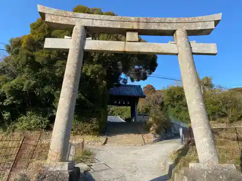 春日神社の{uncategorized: "未分類", other: "その他", undefined: "問題あり", building: "その他建物", grave: "お墓", sacred_gate: "鳥居", guardian: "狛犬", statue: "像", buddha: "仏像", history: "歴史", nature: "自然", garden: "庭園", animal: "動物", pagoda: "塔", temizu: "手水舎", mountain_gate: "山門・神門", sanctuary: "本殿・本堂", subordinate: "末社・摂社", art: "芸術", scenery: "景色", jizo: "地蔵", ema: "絵馬", goshuin: "御朱印", omikuji: "おみくじ", items: "授与品その他", amulet: "お守り", goshuincho: "御朱印帳", eats: "食事", festival: "お祭り", votive_dance: "神楽", shichigosan: "七五三参", wedding: "結婚式", experience: "体験その他", initially: "初詣", around: "周辺", anti_infection: "感染症対策"}