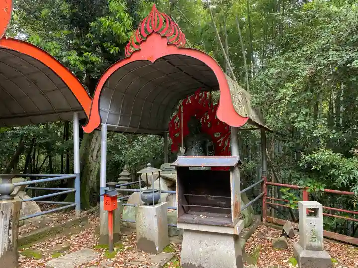 多聞院の{uncategorized: "未分類", other: "その他", undefined: "問題あり", building: "その他建物", grave: "お墓", sacred_gate: "鳥居", guardian: "狛犬", statue: "像", buddha: "仏像", history: "歴史", nature: "自然", garden: "庭園", animal: "動物", pagoda: "塔", temizu: "手水舎", mountain_gate: "山門・神門", sanctuary: "本殿・本堂", subordinate: "末社・摂社", art: "芸術", scenery: "景色", jizo: "地蔵", ema: "絵馬", goshuin: "御朱印", omikuji: "おみくじ", items: "授与品その他", amulet: "お守り", goshuincho: "御朱印帳", eats: "食事", festival: "お祭り", votive_dance: "神楽", shichigosan: "七五三参", wedding: "結婚式", experience: "体験その他", initially: "初詣", around: "周辺", anti_infection: "感染症対策"}