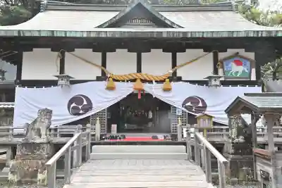 闘鶏神社の{uncategorized: "未分類", other: "その他", undefined: "問題あり", building: "その他建物", grave: "お墓", sacred_gate: "鳥居", guardian: "狛犬", statue: "像", buddha: "仏像", history: "歴史", nature: "自然", garden: "庭園", animal: "動物", pagoda: "塔", temizu: "手水舎", mountain_gate: "山門・神門", sanctuary: "本殿・本堂", subordinate: "末社・摂社", art: "芸術", scenery: "景色", jizo: "地蔵", ema: "絵馬", goshuin: "御朱印", omikuji: "おみくじ", items: "授与品その他", amulet: "お守り", goshuincho: "御朱印帳", eats: "食事", festival: "お祭り", votive_dance: "神楽", shichigosan: "七五三参", wedding: "結婚式", experience: "体験その他", initially: "初詣", around: "周辺", anti_infection: "感染症対策"}