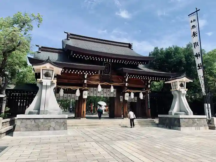 湊川神社の山門・神門