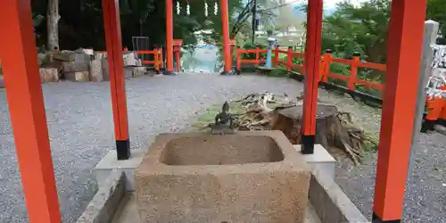 櫟谷宗像神社（松尾大社摂社）の手水舎