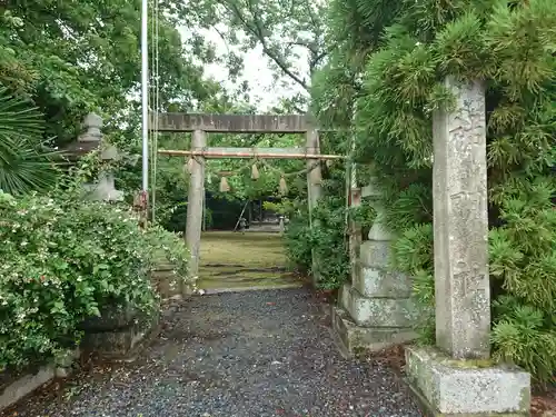 神明社（両寺内）の鳥居