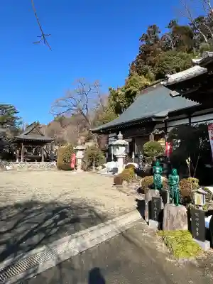 不動寺(松井田不動尊) の{uncategorized: "未分類", other: "その他", undefined: "問題あり", building: "その他建物", grave: "お墓", sacred_gate: "鳥居", guardian: "狛犬", statue: "像", buddha: "仏像", history: "歴史", nature: "自然", garden: "庭園", animal: "動物", pagoda: "塔", temizu: "手水舎", mountain_gate: "山門・神門", sanctuary: "本殿・本堂", subordinate: "末社・摂社", art: "芸術", scenery: "景色", jizo: "地蔵", ema: "絵馬", goshuin: "御朱印", omikuji: "おみくじ", items: "授与品その他", amulet: "お守り", goshuincho: "御朱印帳", eats: "食事", festival: "お祭り", votive_dance: "神楽", shichigosan: "七五三参", wedding: "結婚式", experience: "体験その他", initially: "初詣", around: "周辺", anti_infection: "感染症対策"}
