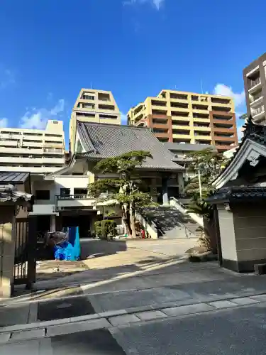 徳栄寺の{uncategorized: "未分類", other: "その他", undefined: "問題あり", building: "その他建物", grave: "お墓", sacred_gate: "鳥居", guardian: "狛犬", statue: "像", buddha: "仏像", history: "歴史", nature: "自然", garden: "庭園", animal: "動物", pagoda: "塔", temizu: "手水舎", mountain_gate: "山門・神門", sanctuary: "本殿・本堂", subordinate: "末社・摂社", art: "芸術", scenery: "景色", jizo: "地蔵", ema: "絵馬", goshuin: "御朱印", omikuji: "おみくじ", items: "授与品その他", amulet: "お守り", goshuincho: "御朱印帳", eats: "食事", festival: "お祭り", votive_dance: "神楽", shichigosan: "七五三参", wedding: "結婚式", experience: "体験その他", initially: "初詣", around: "周辺", anti_infection: "感染症対策"}