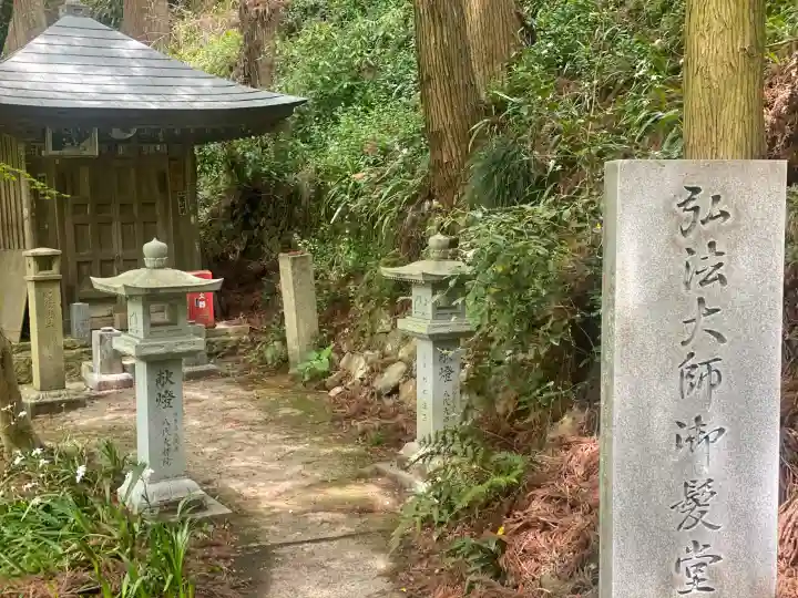 施福寺の{uncategorized: "未分類", other: "その他", undefined: "問題あり", building: "その他建物", grave: "お墓", sacred_gate: "鳥居", guardian: "狛犬", statue: "像", buddha: "仏像", history: "歴史", nature: "自然", garden: "庭園", animal: "動物", pagoda: "塔", temizu: "手水舎", mountain_gate: "山門・神門", sanctuary: "本殿・本堂", subordinate: "末社・摂社", art: "芸術", scenery: "景色", jizo: "地蔵", ema: "絵馬", goshuin: "御朱印", omikuji: "おみくじ", items: "授与品その他", amulet: "お守り", goshuincho: "御朱印帳", eats: "食事", festival: "お祭り", votive_dance: "神楽", shichigosan: "七五三参", wedding: "結婚式", experience: "体験その他", initially: "初詣", around: "周辺", anti_infection: "感染症対策"}