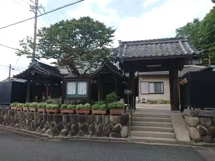 信教寺の山門・神門