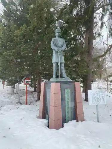 永山神社の像