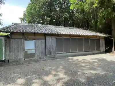 稲荷神社 (甲南町稗谷)の{uncategorized: "未分類", other: "その他", undefined: "問題あり", building: "その他建物", grave: "お墓", sacred_gate: "鳥居", guardian: "狛犬", statue: "像", buddha: "仏像", history: "歴史", nature: "自然", garden: "庭園", animal: "動物", pagoda: "塔", temizu: "手水舎", mountain_gate: "山門・神門", sanctuary: "本殿・本堂", subordinate: "末社・摂社", art: "芸術", scenery: "景色", jizo: "地蔵", ema: "絵馬", goshuin: "御朱印", omikuji: "おみくじ", items: "授与品その他", amulet: "お守り", goshuincho: "御朱印帳", eats: "食事", festival: "お祭り", votive_dance: "神楽", shichigosan: "七五三参", wedding: "結婚式", experience: "体験その他", initially: "初詣", around: "周辺", anti_infection: "感染症対策"}