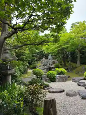 壬生寺の{uncategorized: "未分類", other: "その他", undefined: "問題あり", building: "その他建物", grave: "お墓", sacred_gate: "鳥居", guardian: "狛犬", statue: "像", buddha: "仏像", history: "歴史", nature: "自然", garden: "庭園", animal: "動物", pagoda: "塔", temizu: "手水舎", mountain_gate: "山門・神門", sanctuary: "本殿・本堂", subordinate: "末社・摂社", art: "芸術", scenery: "景色", jizo: "地蔵", ema: "絵馬", goshuin: "御朱印", omikuji: "おみくじ", items: "授与品その他", amulet: "お守り", goshuincho: "御朱印帳", eats: "食事", festival: "お祭り", votive_dance: "神楽", shichigosan: "七五三参", wedding: "結婚式", experience: "体験その他", initially: "初詣", around: "周辺", anti_infection: "感染症対策"}