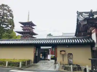 薬師寺の山門・神門