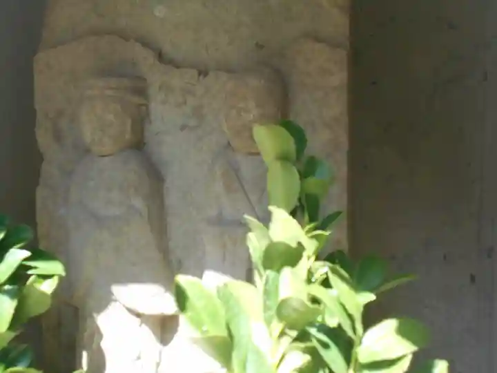 諏訪神社<新宮>の像