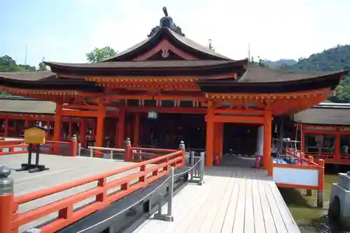 厳島神社の本殿