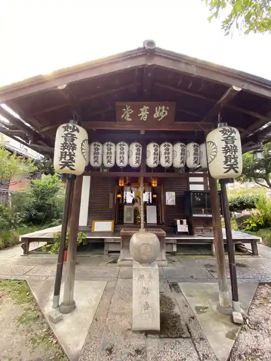 出町妙音堂の本殿・本堂