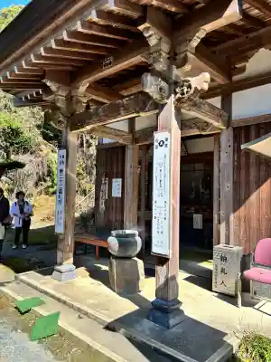 桐ノ木谷薬師堂の{uncategorized: "未分類", other: "その他", undefined: "問題あり", building: "その他建物", grave: "お墓", sacred_gate: "鳥居", guardian: "狛犬", statue: "像", buddha: "仏像", history: "歴史", nature: "自然", garden: "庭園", animal: "動物", pagoda: "塔", temizu: "手水舎", mountain_gate: "山門・神門", sanctuary: "本殿・本堂", subordinate: "末社・摂社", art: "芸術", scenery: "景色", jizo: "地蔵", ema: "絵馬", goshuin: "御朱印", omikuji: "おみくじ", items: "授与品その他", amulet: "お守り", goshuincho: "御朱印帳", eats: "食事", festival: "お祭り", votive_dance: "神楽", shichigosan: "七五三参", wedding: "結婚式", experience: "体験その他", initially: "初詣", around: "周辺", anti_infection: "感染症対策"}
