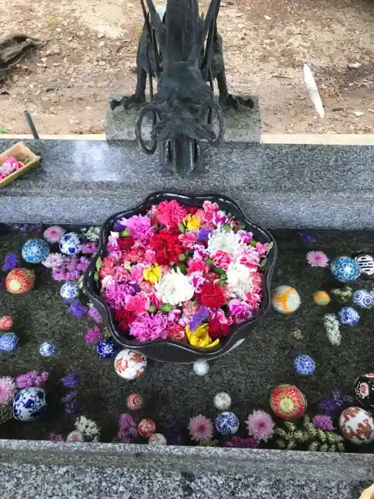 正一位 若草稲荷神社の手水舎