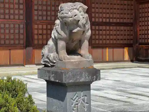 山梨縣護國神社の狛犬