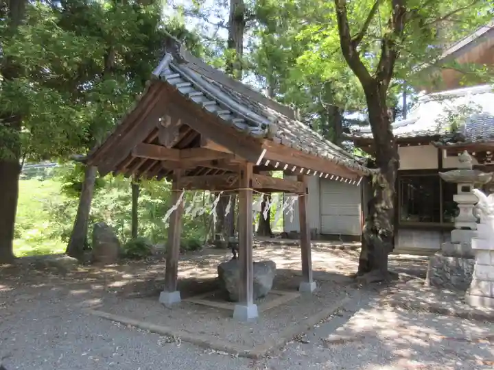 真木諏訪神社の手水舎