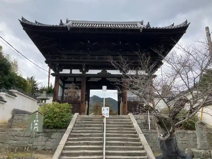 當麻寺の山門