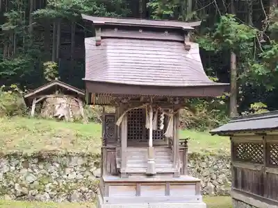二村神社の末社・摂社
