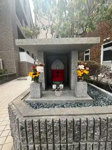 地蔵尊（北長狭通）の{uncategorized: "未分類", other: "その他", undefined: "問題あり", building: "その他建物", grave: "お墓", sacred_gate: "鳥居", guardian: "狛犬", statue: "像", buddha: "仏像", history: "歴史", nature: "自然", garden: "庭園", animal: "動物", pagoda: "塔", temizu: "手水舎", mountain_gate: "山門・神門", sanctuary: "本殿・本堂", subordinate: "末社・摂社", art: "芸術", scenery: "景色", jizo: "地蔵", ema: "絵馬", goshuin: "御朱印", omikuji: "おみくじ", items: "授与品その他", amulet: "お守り", goshuincho: "御朱印帳", eats: "食事", festival: "お祭り", votive_dance: "神楽", shichigosan: "七五三参", wedding: "結婚式", experience: "体験その他", initially: "初詣", around: "周辺", anti_infection: "感染症対策"}