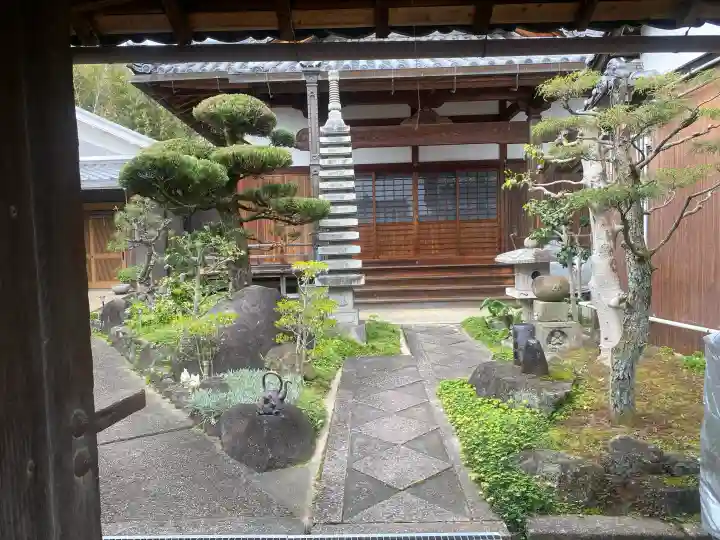 釈迦院霊仙寺の{uncategorized: "未分類", other: "その他", undefined: "問題あり", building: "その他建物", grave: "お墓", sacred_gate: "鳥居", guardian: "狛犬", statue: "像", buddha: "仏像", history: "歴史", nature: "自然", garden: "庭園", animal: "動物", pagoda: "塔", temizu: "手水舎", mountain_gate: "山門・神門", sanctuary: "本殿・本堂", subordinate: "末社・摂社", art: "芸術", scenery: "景色", jizo: "地蔵", ema: "絵馬", goshuin: "御朱印", omikuji: "おみくじ", items: "授与品その他", amulet: "お守り", goshuincho: "御朱印帳", eats: "食事", festival: "お祭り", votive_dance: "神楽", shichigosan: "七五三参", wedding: "結婚式", experience: "体験その他", initially: "初詣", around: "周辺", anti_infection: "感染症対策"}