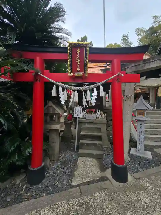 瓢箪山稲荷神社の{uncategorized: "未分類", other: "その他", undefined: "問題あり", building: "その他建物", grave: "お墓", sacred_gate: "鳥居", guardian: "狛犬", statue: "像", buddha: "仏像", history: "歴史", nature: "自然", garden: "庭園", animal: "動物", pagoda: "塔", temizu: "手水舎", mountain_gate: "山門・神門", sanctuary: "本殿・本堂", subordinate: "末社・摂社", art: "芸術", scenery: "景色", jizo: "地蔵", ema: "絵馬", goshuin: "御朱印", omikuji: "おみくじ", items: "授与品その他", amulet: "お守り", goshuincho: "御朱印帳", eats: "食事", festival: "お祭り", votive_dance: "神楽", shichigosan: "七五三参", wedding: "結婚式", experience: "体験その他", initially: "初詣", around: "周辺", anti_infection: "感染症対策"}