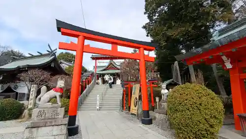 三光稲荷神社の{uncategorized: "未分類", other: "その他", undefined: "問題あり", building: "その他建物", grave: "お墓", sacred_gate: "鳥居", guardian: "狛犬", statue: "像", buddha: "仏像", history: "歴史", nature: "自然", garden: "庭園", animal: "動物", pagoda: "塔", temizu: "手水舎", mountain_gate: "山門・神門", sanctuary: "本殿・本堂", subordinate: "末社・摂社", art: "芸術", scenery: "景色", jizo: "地蔵", ema: "絵馬", goshuin: "御朱印", omikuji: "おみくじ", items: "授与品その他", amulet: "お守り", goshuincho: "御朱印帳", eats: "食事", festival: "お祭り", votive_dance: "神楽", shichigosan: "七五三参", wedding: "結婚式", experience: "体験その他", initially: "初詣", around: "周辺", anti_infection: "感染症対策"}