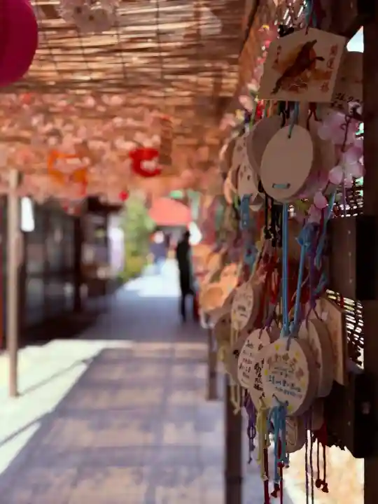 仙台大神宮の{uncategorized: "未分類", other: "その他", undefined: "問題あり", building: "その他建物", grave: "お墓", sacred_gate: "鳥居", guardian: "狛犬", statue: "像", buddha: "仏像", history: "歴史", nature: "自然", garden: "庭園", animal: "動物", pagoda: "塔", temizu: "手水舎", mountain_gate: "山門・神門", sanctuary: "本殿・本堂", subordinate: "末社・摂社", art: "芸術", scenery: "景色", jizo: "地蔵", ema: "絵馬", goshuin: "御朱印", omikuji: "おみくじ", items: "授与品その他", amulet: "お守り", goshuincho: "御朱印帳", eats: "食事", festival: "お祭り", votive_dance: "神楽", shichigosan: "七五三参", wedding: "結婚式", experience: "体験その他", initially: "初詣", around: "周辺", anti_infection: "感染症対策"}