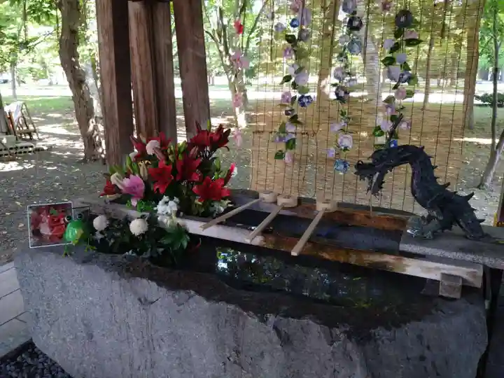 彌彦神社 (伊夜日子神社)の手水舎