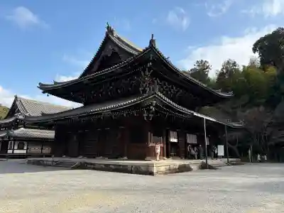 御寺 泉涌寺の{uncategorized: "未分類", other: "その他", undefined: "問題あり", building: "その他建物", grave: "お墓", sacred_gate: "鳥居", guardian: "狛犬", statue: "像", buddha: "仏像", history: "歴史", nature: "自然", garden: "庭園", animal: "動物", pagoda: "塔", temizu: "手水舎", mountain_gate: "山門・神門", sanctuary: "本殿・本堂", subordinate: "末社・摂社", art: "芸術", scenery: "景色", jizo: "地蔵", ema: "絵馬", goshuin: "御朱印", omikuji: "おみくじ", items: "授与品その他", amulet: "お守り", goshuincho: "御朱印帳", eats: "食事", festival: "お祭り", votive_dance: "神楽", shichigosan: "七五三参", wedding: "結婚式", experience: "体験その他", initially: "初詣", around: "周辺", anti_infection: "感染症対策"}