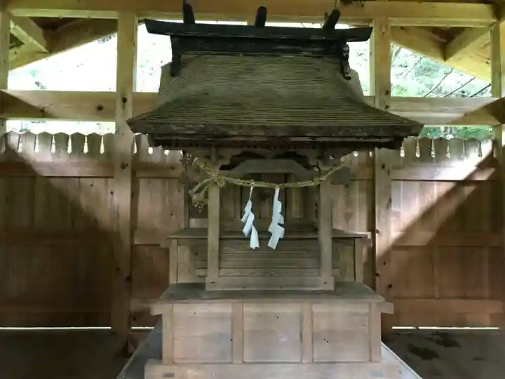 新海三社神社の末社・摂社