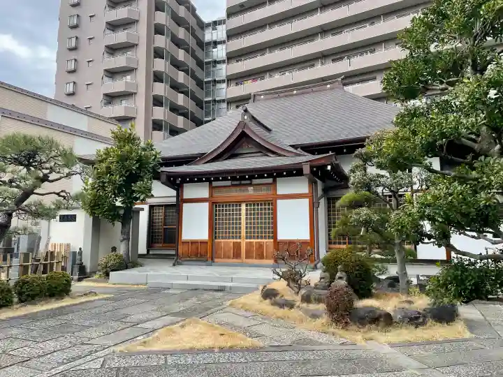 龍光寺の{uncategorized: "未分類", other: "その他", undefined: "問題あり", building: "その他建物", grave: "お墓", sacred_gate: "鳥居", guardian: "狛犬", statue: "像", buddha: "仏像", history: "歴史", nature: "自然", garden: "庭園", animal: "動物", pagoda: "塔", temizu: "手水舎", mountain_gate: "山門・神門", sanctuary: "本殿・本堂", subordinate: "末社・摂社", art: "芸術", scenery: "景色", jizo: "地蔵", ema: "絵馬", goshuin: "御朱印", omikuji: "おみくじ", items: "授与品その他", amulet: "お守り", goshuincho: "御朱印帳", eats: "食事", festival: "お祭り", votive_dance: "神楽", shichigosan: "七五三参", wedding: "結婚式", experience: "体験その他", initially: "初詣", around: "周辺", anti_infection: "感染症対策"}
