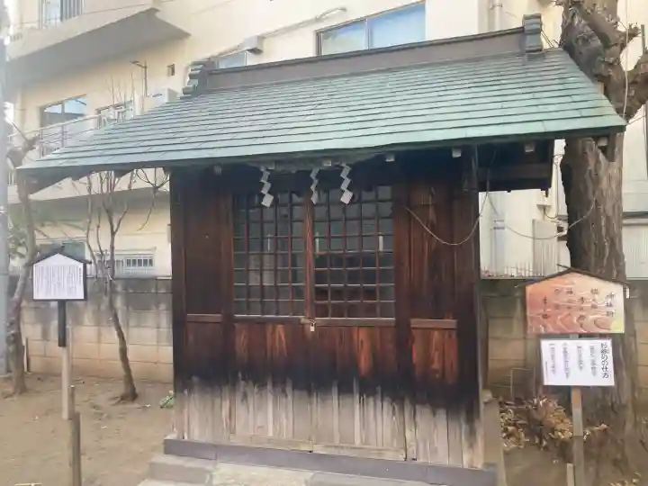 牛込柳町天祖神社の{uncategorized: "未分類", other: "その他", undefined: "問題あり", building: "その他建物", grave: "お墓", sacred_gate: "鳥居", guardian: "狛犬", statue: "像", buddha: "仏像", history: "歴史", nature: "自然", garden: "庭園", animal: "動物", pagoda: "塔", temizu: "手水舎", mountain_gate: "山門・神門", sanctuary: "本殿・本堂", subordinate: "末社・摂社", art: "芸術", scenery: "景色", jizo: "地蔵", ema: "絵馬", goshuin: "御朱印", omikuji: "おみくじ", items: "授与品その他", amulet: "お守り", goshuincho: "御朱印帳", eats: "食事", festival: "お祭り", votive_dance: "神楽", shichigosan: "七五三参", wedding: "結婚式", experience: "体験その他", initially: "初詣", around: "周辺", anti_infection: "感染症対策"}