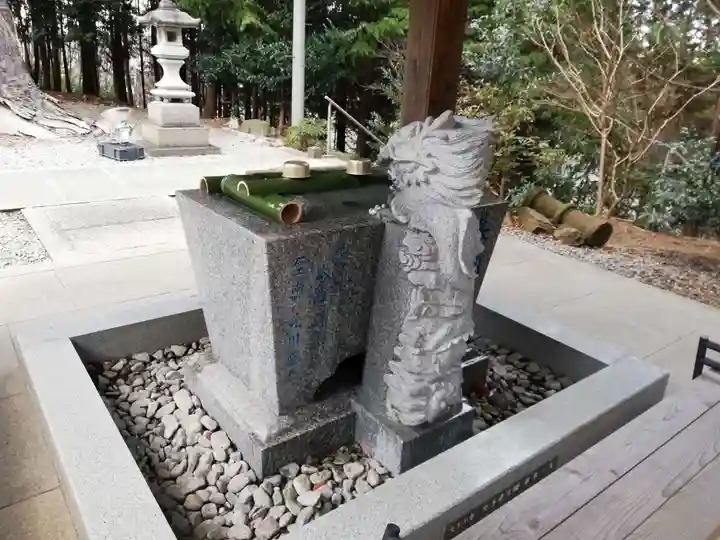 滑川神社 - 仕事と子どもの守り神の手水舎