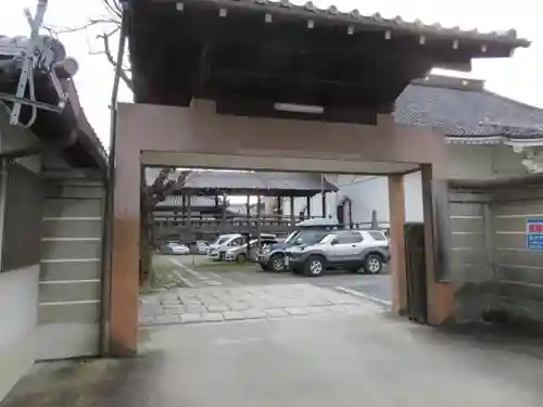 本禅寺の山門