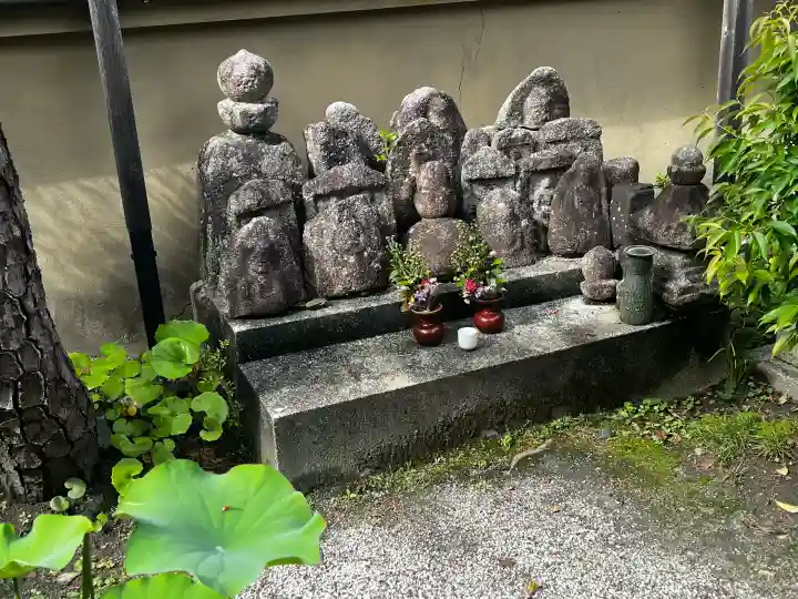 香雪院の{uncategorized: "未分類", other: "その他", undefined: "問題あり", building: "その他建物", grave: "お墓", sacred_gate: "鳥居", guardian: "狛犬", statue: "像", buddha: "仏像", history: "歴史", nature: "自然", garden: "庭園", animal: "動物", pagoda: "塔", temizu: "手水舎", mountain_gate: "山門・神門", sanctuary: "本殿・本堂", subordinate: "末社・摂社", art: "芸術", scenery: "景色", jizo: "地蔵", ema: "絵馬", goshuin: "御朱印", omikuji: "おみくじ", items: "授与品その他", amulet: "お守り", goshuincho: "御朱印帳", eats: "食事", festival: "お祭り", votive_dance: "神楽", shichigosan: "七五三参", wedding: "結婚式", experience: "体験その他", initially: "初詣", around: "周辺", anti_infection: "感染症対策"}