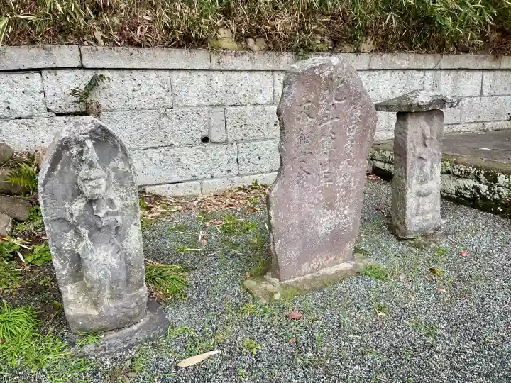 大黒堂(名越大黒堂)の{uncategorized: "未分類", other: "その他", undefined: "問題あり", building: "その他建物", grave: "お墓", sacred_gate: "鳥居", guardian: "狛犬", statue: "像", buddha: "仏像", history: "歴史", nature: "自然", garden: "庭園", animal: "動物", pagoda: "塔", temizu: "手水舎", mountain_gate: "山門・神門", sanctuary: "本殿・本堂", subordinate: "末社・摂社", art: "芸術", scenery: "景色", jizo: "地蔵", ema: "絵馬", goshuin: "御朱印", omikuji: "おみくじ", items: "授与品その他", amulet: "お守り", goshuincho: "御朱印帳", eats: "食事", festival: "お祭り", votive_dance: "神楽", shichigosan: "七五三参", wedding: "結婚式", experience: "体験その他", initially: "初詣", around: "周辺", anti_infection: "感染症対策"}