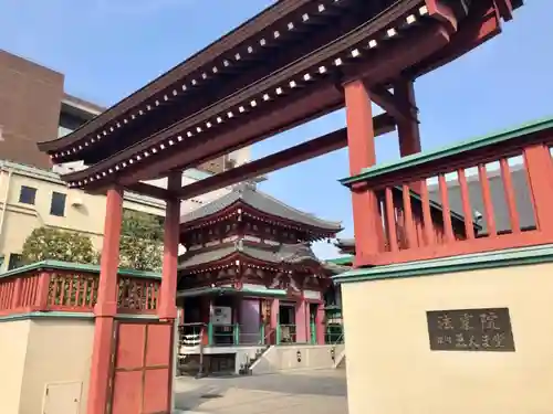 法乗院（深川閻魔堂）の山門