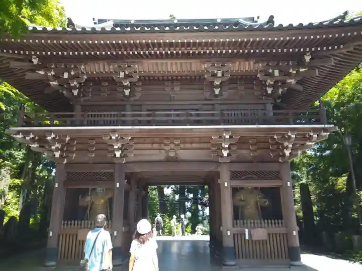 高尾山薬王院の山門・神門