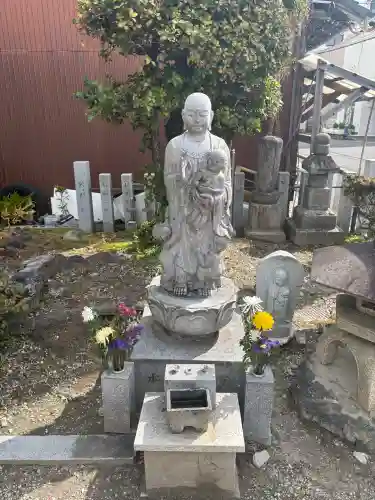 豪潮寺（不動院）の{uncategorized: "未分類", other: "その他", undefined: "問題あり", building: "その他建物", grave: "お墓", sacred_gate: "鳥居", guardian: "狛犬", statue: "像", buddha: "仏像", history: "歴史", nature: "自然", garden: "庭園", animal: "動物", pagoda: "塔", temizu: "手水舎", mountain_gate: "山門・神門", sanctuary: "本殿・本堂", subordinate: "末社・摂社", art: "芸術", scenery: "景色", jizo: "地蔵", ema: "絵馬", goshuin: "御朱印", omikuji: "おみくじ", items: "授与品その他", amulet: "お守り", goshuincho: "御朱印帳", eats: "食事", festival: "お祭り", votive_dance: "神楽", shichigosan: "七五三参", wedding: "結婚式", experience: "体験その他", initially: "初詣", around: "周辺", anti_infection: "感染症対策"}