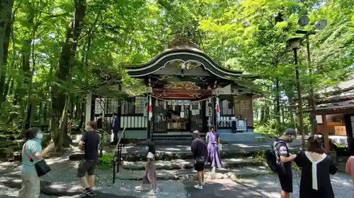 新屋山神社の本殿