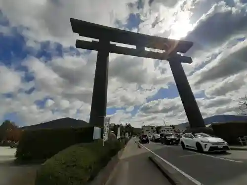 大神神社の{uncategorized: "未分類", other: "その他", undefined: "問題あり", building: "その他建物", grave: "お墓", sacred_gate: "鳥居", guardian: "狛犬", statue: "像", buddha: "仏像", history: "歴史", nature: "自然", garden: "庭園", animal: "動物", pagoda: "塔", temizu: "手水舎", mountain_gate: "山門・神門", sanctuary: "本殿・本堂", subordinate: "末社・摂社", art: "芸術", scenery: "景色", jizo: "地蔵", ema: "絵馬", goshuin: "御朱印", omikuji: "おみくじ", items: "授与品その他", amulet: "お守り", goshuincho: "御朱印帳", eats: "食事", festival: "お祭り", votive_dance: "神楽", shichigosan: "七五三参", wedding: "結婚式", experience: "体験その他", initially: "初詣", around: "周辺", anti_infection: "感染症対策"}