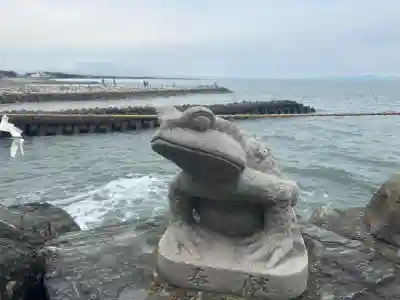 二見興玉神社の{uncategorized: "未分類", other: "その他", undefined: "問題あり", building: "その他建物", grave: "お墓", sacred_gate: "鳥居", guardian: "狛犬", statue: "像", buddha: "仏像", history: "歴史", nature: "自然", garden: "庭園", animal: "動物", pagoda: "塔", temizu: "手水舎", mountain_gate: "山門・神門", sanctuary: "本殿・本堂", subordinate: "末社・摂社", art: "芸術", scenery: "景色", jizo: "地蔵", ema: "絵馬", goshuin: "御朱印", omikuji: "おみくじ", items: "授与品その他", amulet: "お守り", goshuincho: "御朱印帳", eats: "食事", festival: "お祭り", votive_dance: "神楽", shichigosan: "七五三参", wedding: "結婚式", experience: "体験その他", initially: "初詣", around: "周辺", anti_infection: "感染症対策"}