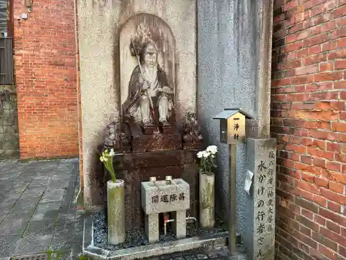 誠心院（東北寺誠心院）の{uncategorized: "未分類", other: "その他", undefined: "問題あり", building: "その他建物", grave: "お墓", sacred_gate: "鳥居", guardian: "狛犬", statue: "像", buddha: "仏像", history: "歴史", nature: "自然", garden: "庭園", animal: "動物", pagoda: "塔", temizu: "手水舎", mountain_gate: "山門・神門", sanctuary: "本殿・本堂", subordinate: "末社・摂社", art: "芸術", scenery: "景色", jizo: "地蔵", ema: "絵馬", goshuin: "御朱印", omikuji: "おみくじ", items: "授与品その他", amulet: "お守り", goshuincho: "御朱印帳", eats: "食事", festival: "お祭り", votive_dance: "神楽", shichigosan: "七五三参", wedding: "結婚式", experience: "体験その他", initially: "初詣", around: "周辺", anti_infection: "感染症対策"}