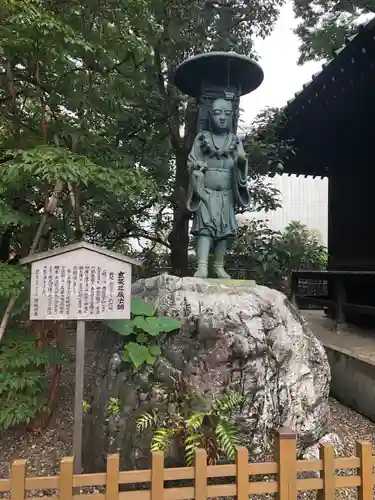 月窓寺の像