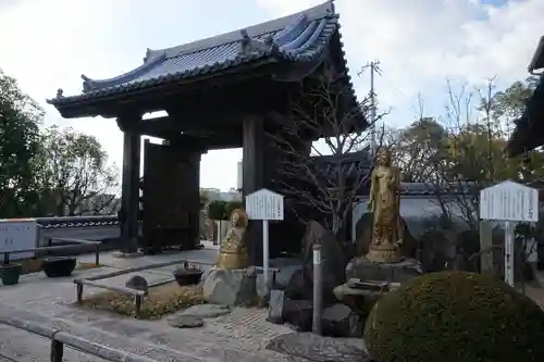 月照寺の山門