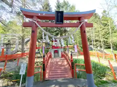 滝上神社の{uncategorized: "未分類", other: "その他", undefined: "問題あり", building: "その他建物", grave: "お墓", sacred_gate: "鳥居", guardian: "狛犬", statue: "像", buddha: "仏像", history: "歴史", nature: "自然", garden: "庭園", animal: "動物", pagoda: "塔", temizu: "手水舎", mountain_gate: "山門・神門", sanctuary: "本殿・本堂", subordinate: "末社・摂社", art: "芸術", scenery: "景色", jizo: "地蔵", ema: "絵馬", goshuin: "御朱印", omikuji: "おみくじ", items: "授与品その他", amulet: "お守り", goshuincho: "御朱印帳", eats: "食事", festival: "お祭り", votive_dance: "神楽", shichigosan: "七五三参", wedding: "結婚式", experience: "体験その他", initially: "初詣", around: "周辺", anti_infection: "感染症対策"}