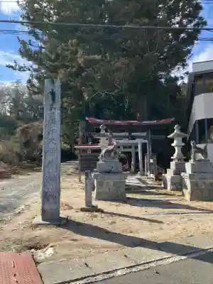 和久稲荷神社の{uncategorized: "未分類", other: "その他", undefined: "問題あり", building: "その他建物", grave: "お墓", sacred_gate: "鳥居", guardian: "狛犬", statue: "像", buddha: "仏像", history: "歴史", nature: "自然", garden: "庭園", animal: "動物", pagoda: "塔", temizu: "手水舎", mountain_gate: "山門・神門", sanctuary: "本殿・本堂", subordinate: "末社・摂社", art: "芸術", scenery: "景色", jizo: "地蔵", ema: "絵馬", goshuin: "御朱印", omikuji: "おみくじ", items: "授与品その他", amulet: "お守り", goshuincho: "御朱印帳", eats: "食事", festival: "お祭り", votive_dance: "神楽", shichigosan: "七五三参", wedding: "結婚式", experience: "体験その他", initially: "初詣", around: "周辺", anti_infection: "感染症対策"}